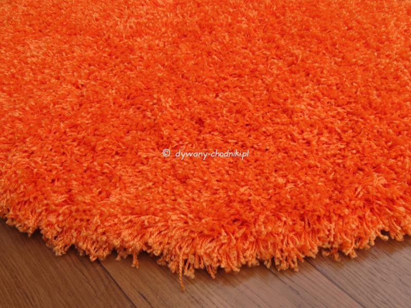 Pomarańczowy dywan shaggy