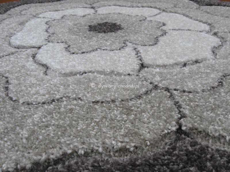 Dywan Kwiatek beżowy 80 x 80