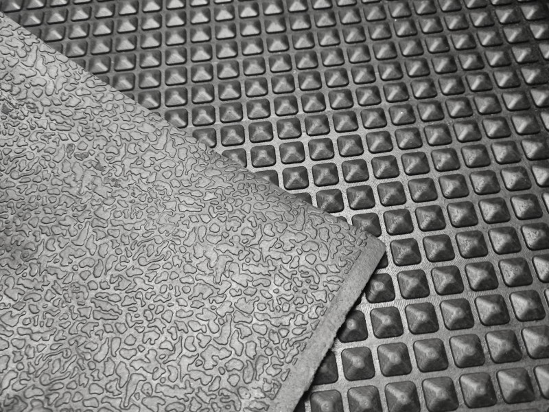 Wycieraczka gumowa zewnętrzna z najazdem piramida