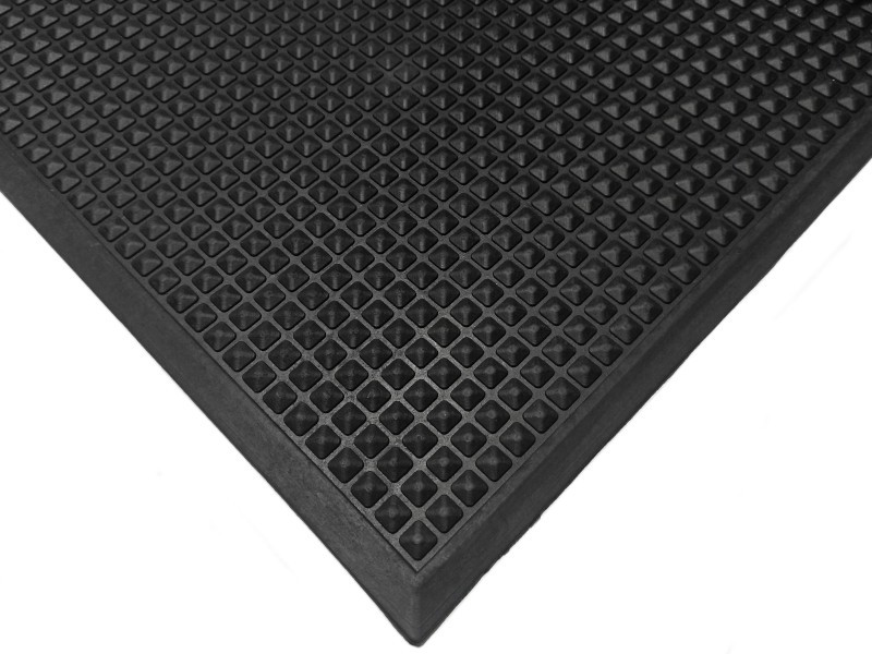 Wycieraczka zewnętrzna gumowa piramidy czarna solidna z najazdem